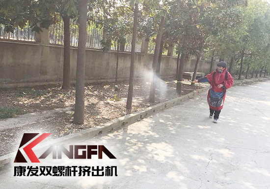 戰(zhàn)疫情、防風(fēng)險、保安全！康發(fā)雙螺桿擠出機(jī)復(fù)工在即，全廠實現(xiàn)全方位消毒！