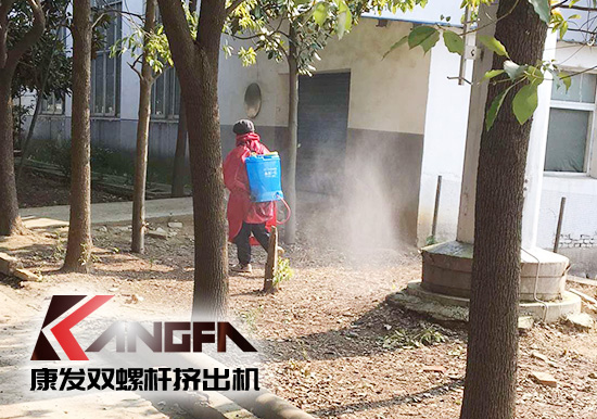 沒有一場疫情不可戰(zhàn)勝！凝心聚力，共克時艱，康發(fā)雙螺桿擠出機(jī)在行動，全廠實現(xiàn)全方位消毒！