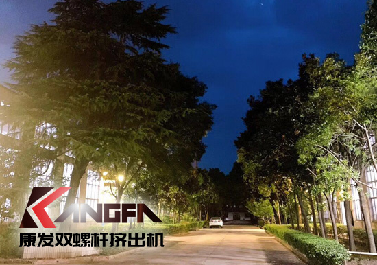 花園式廠區(qū)、綠樹(shù)成蔭、鳥(niǎo)語(yǔ)花香。原來(lái)的廠區(qū)的夜景是如此的美麗!