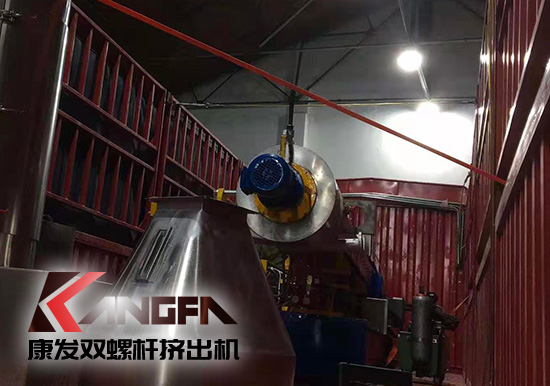 康發(fā)雙螺桿擠出造粒機(jī) 20余年注重品質(zhì) 細(xì)節(jié)始終如一 專業(yè)的機(jī)械設(shè)計(jì)制造企業(yè)?？蛋l(fā)<strong>雙螺桿擠出機(jī)</strong>設(shè)備傾心專注于塑料，橡膠，化工等領(lǐng)域設(shè)備的自主研發(fā)和生產(chǎn)。