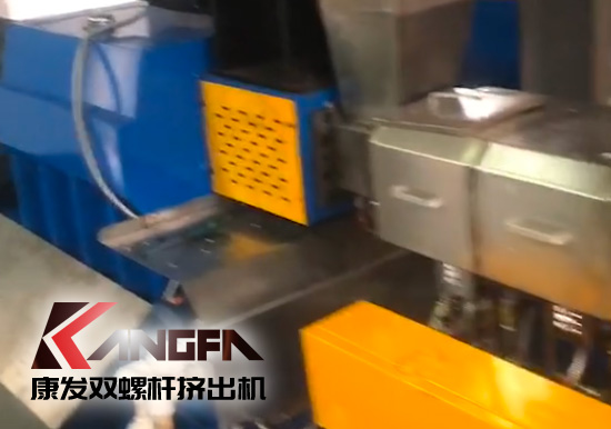 延長設備使用壽命，提升客戶滿意度！康發(fā)加強對雙螺桿造粒機的維護包養(yǎng)工作