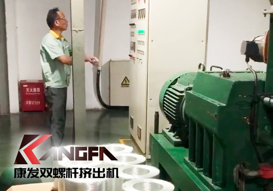 質(zhì)量為先，信譽(yù)為重，管理為本，服務(wù)為誠！康發(fā)雙螺桿設(shè)備老客戶售后維修