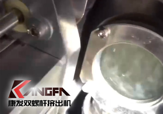 水下造粒機切粒視頻水中造粒機康發(fā)75機雙螺桿造粒機實拍！水下切|水下切粒|共混智造|塑料