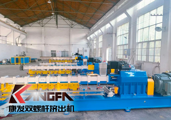 抗高溫戰(zhàn)酷暑，掀起生產(chǎn)熱潮——康發(fā)雙螺桿造粒機生產(chǎn)車間高溫“烤”驗不服“暑”