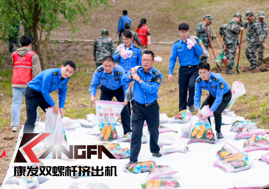 康發(fā)雙螺桿造粒機(jī)參與葛塘街道開(kāi)展主題為“防范災(zāi)害風(fēng)險(xiǎn),護(hù)航高質(zhì)量發(fā)展”宣傳活動(dòng)暨防汛搶險(xiǎn)應(yīng)急演練