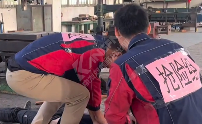 人人講安全，個(gè)個(gè)會(huì)應(yīng)急！南京康發(fā)雙螺桿造粒機(jī)開展《觸電傷害應(yīng)急預(yù)案演練》取得圓滿成功