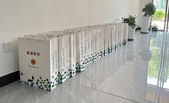 南京江北新區(qū)總工會深入康發(fā)雙螺桿造粒機一線開展“來高溫慰問”慰問活動！