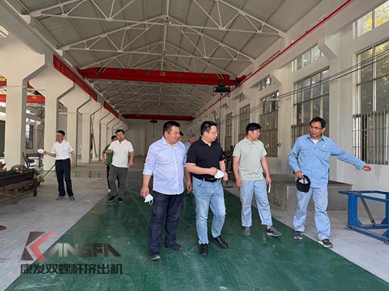 中石化石科院院長李明豐率隊蒞臨康發(fā)雙螺桿造粒機調研廢塑料循環(huán)利用項目