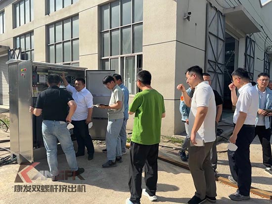 中石化石科院院長李明豐率隊蒞臨康發(fā)雙螺桿造粒機調研廢塑料循環(huán)利用項目