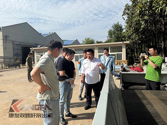 中石化石科院院長李明豐率隊蒞臨康發(fā)雙螺桿造粒機調研廢塑料循環(huán)利用項目