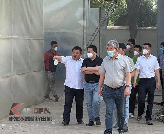 中石化石科院院長李明豐率隊蒞臨康發(fā)雙螺桿造粒機調研廢塑料循環(huán)利用項目