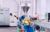 熔噴料雙螺桿擠出造粒機(jī)組設(shè)備視頻，日產(chǎn)量可達(dá)800萬只口罩用原料，熔脂可達(dá)1400-1600