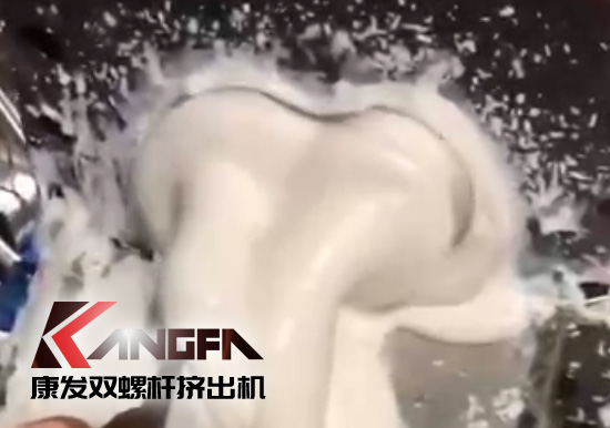 康發(fā)雙螺桿擠出設(shè)備以其過(guò)硬的產(chǎn)品技術(shù)、卓越的產(chǎn)品質(zhì)量贏得了越來(lái)越多的忠實(shí)用戶(hù),并在競(jìng)爭(zhēng)日趨激烈的市場(chǎng)獲得優(yōu)勢(shì)!