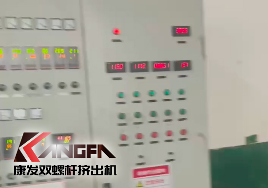 水下切粒雙螺桿擠出機(jī)機(jī)組安裝調(diào)試生產(chǎn)！深耕于雙螺桿擠出機(jī)行業(yè)！相信我們！您會(huì)獲取更大的利益?。?！